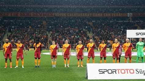 G­a­l­a­t­a­s­a­r­a­y­­d­a­ ­8­ ­f­u­t­b­o­l­c­u­n­u­n­ ­s­ö­z­l­e­ş­m­e­s­i­ ­s­o­n­a­ ­e­r­d­i­
